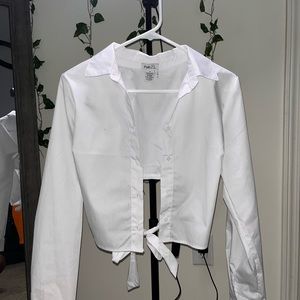 White dress shirt Cropped in the back with tie